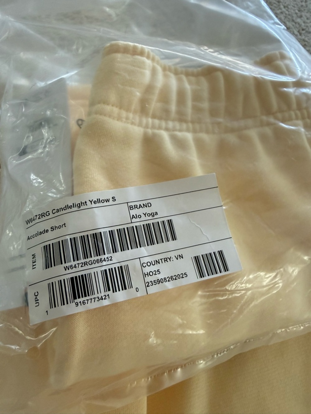 ALO Candlelight Yellow Cozy Sweatshirt & Shorts Set Size SMALL NWT - Picture 3 of 4